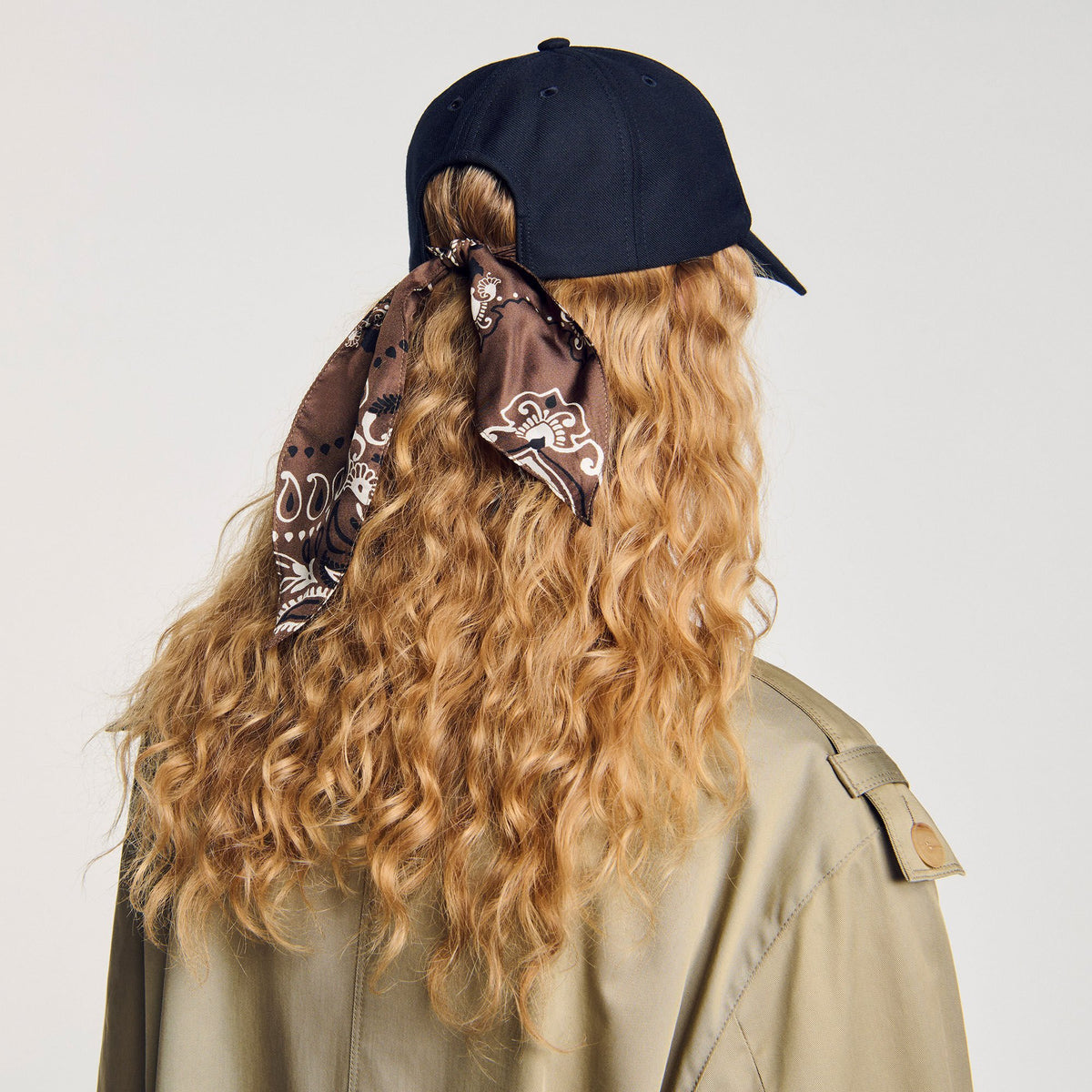 Cap with tied scarf | Sandro